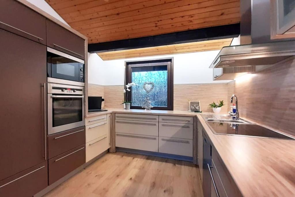 Ferienhaus Lena Im Sauerland Direkt Am Hennesee Мешеде Екстериор снимка