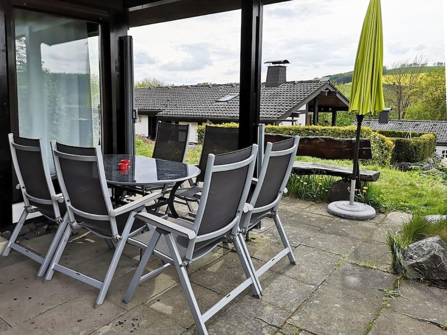 Ferienhaus Lena Im Sauerland Direkt Am Hennesee Мешеде Екстериор снимка